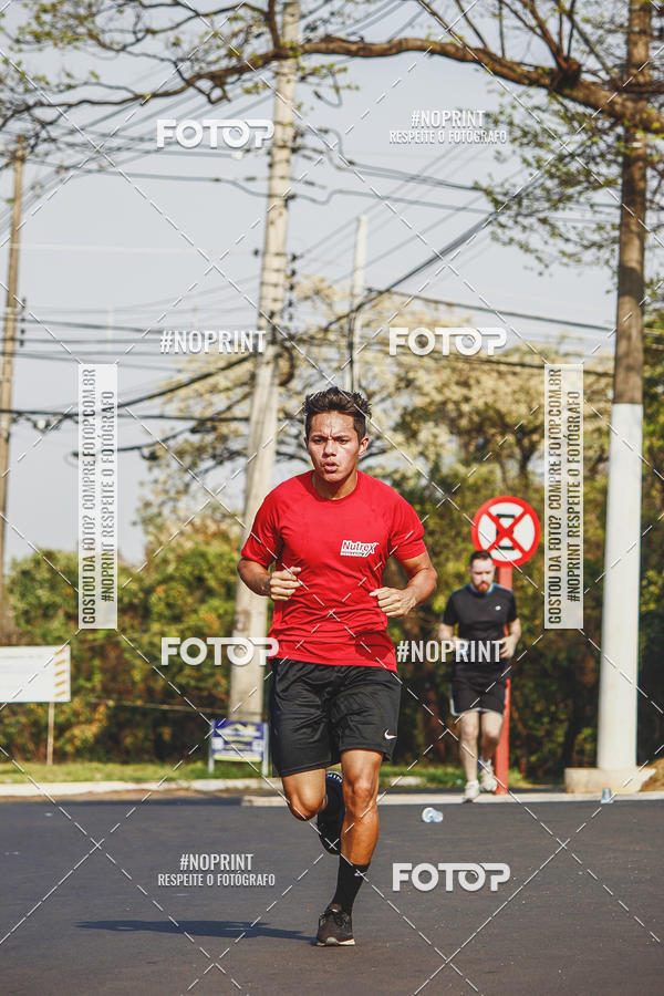 Achetez vos photos de l'vnement2 Corrida Shopping Jaragu sur Fotop
