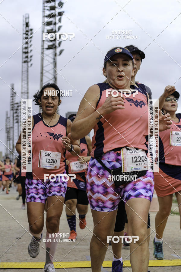 Buy your photos of the eventCorrida Mulher Maravilha - Summer Edition - SP on Fotop