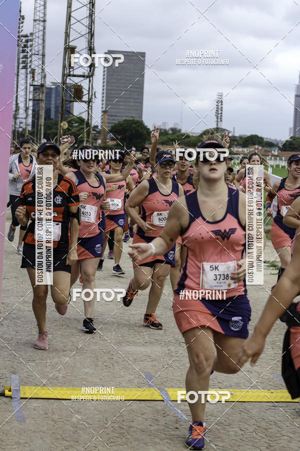Buy your photos of the eventCorrida Mulher Maravilha - Summer Edition - SP on Fotop
