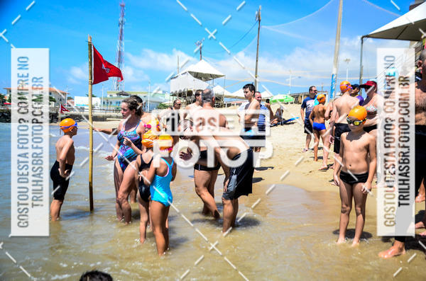 Buy your photos of the eventCircuito Triple Crown de Nata��o -  Etapa Barra Velha -  4k 2k 600m e 200m/Kids on Fotop