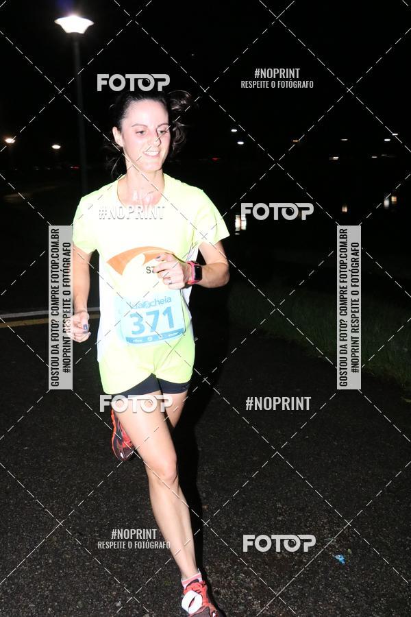 Buy your photos of the eventCorrida da Lua Cheia - Parque Barigui on Fotop