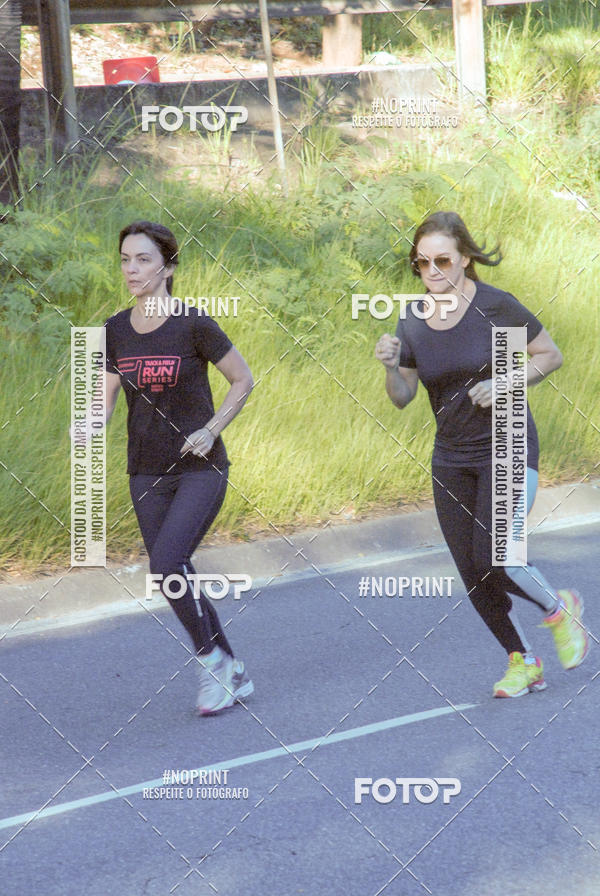 Compra tus fotos del eventoSANTANDER TRACK&FIELD RUN SERIES Boulevard Shopping BH En Fotop