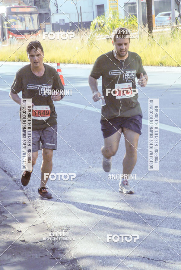 Achetez vos photos de l'�v�nementSANTANDER TRACK&FIELD RUN SERIES Boulevard Shopping BH sur Fotop