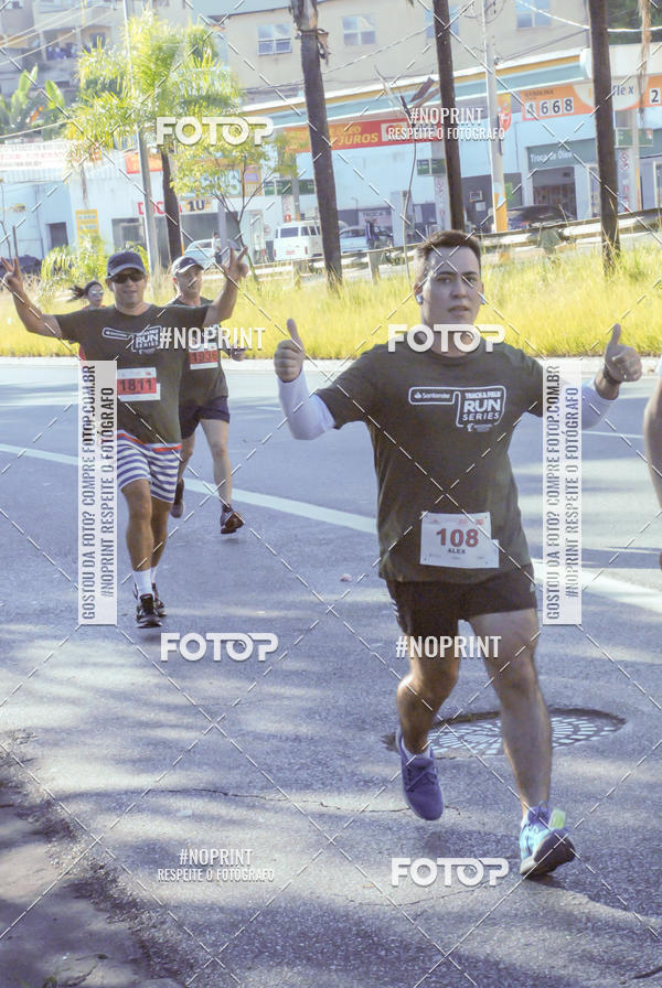 Achetez vos photos de l'�v�nementSANTANDER TRACK&FIELD RUN SERIES Boulevard Shopping BH sur Fotop