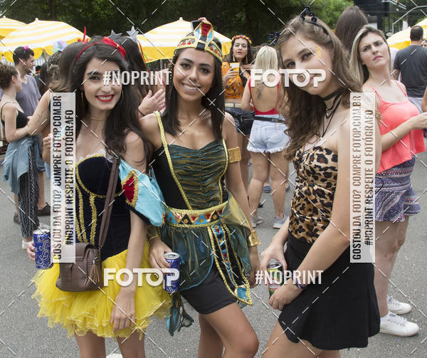 Buy your photos of the eventBloco Vou de Txi - 04/03/2019 on Fotop