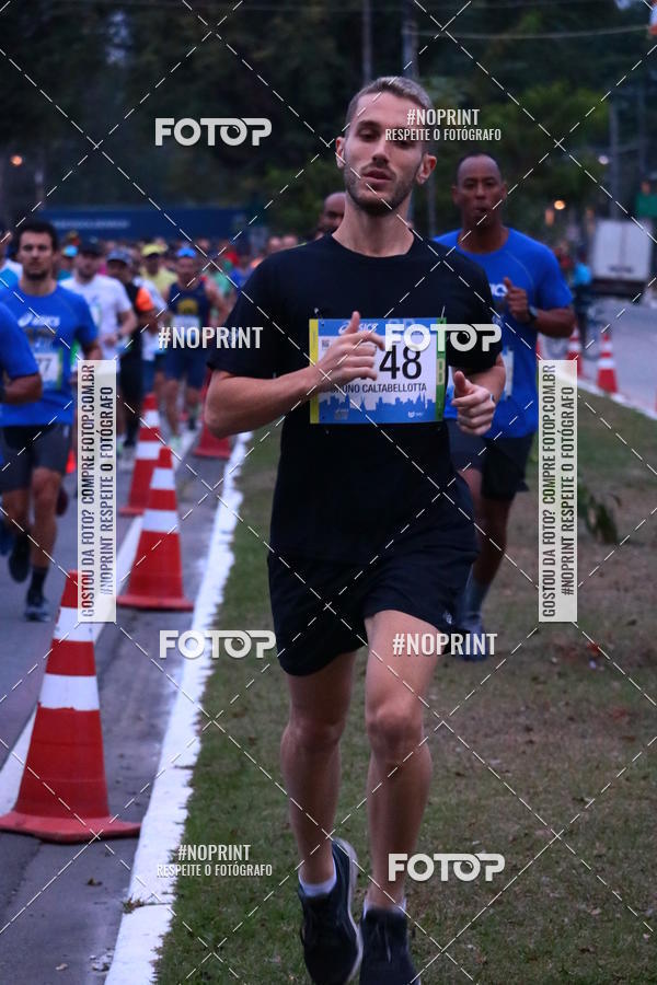 Buy your photos of the eventASICS Golden Run SP 2019 on Fotop