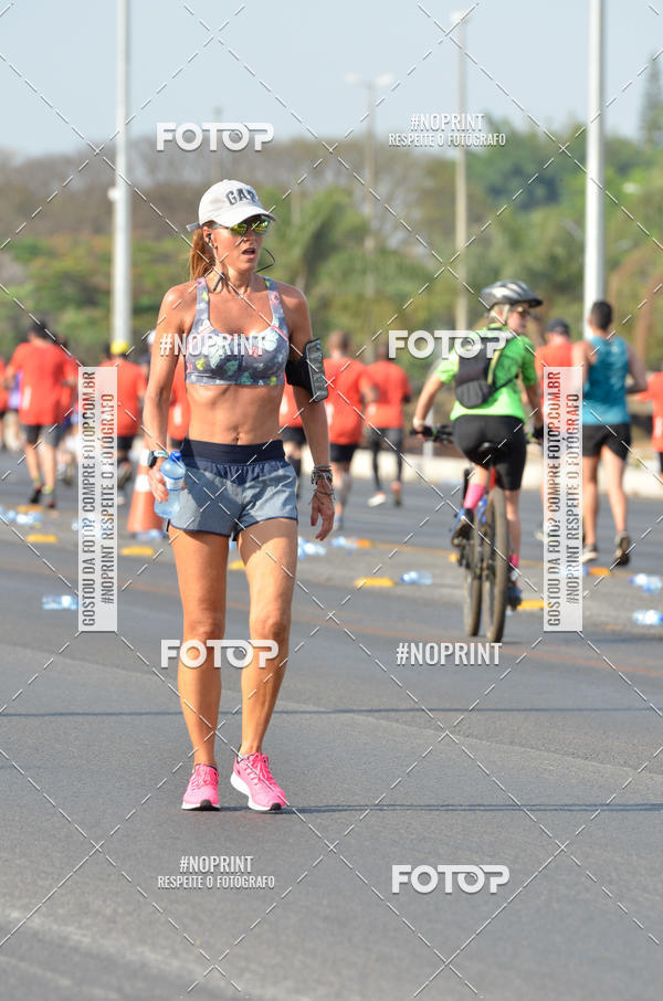 Buy your photos of the eventASICS Golden Run Braslia 2019 on Fotop