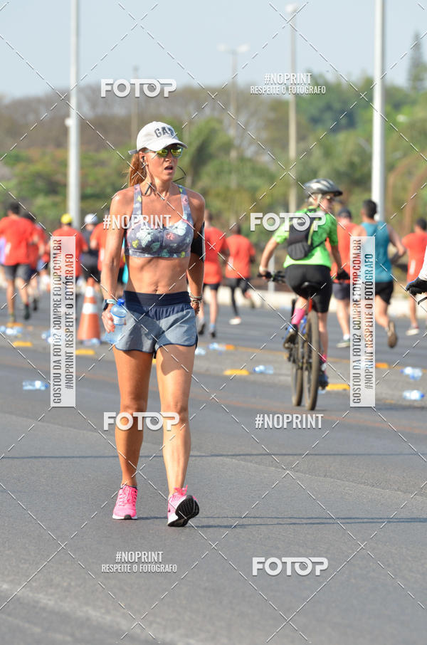 Buy your photos of the eventASICS Golden Run Braslia 2019 on Fotop