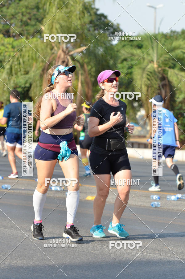 Buy your photos of the eventASICS Golden Run Braslia 2019 on Fotop