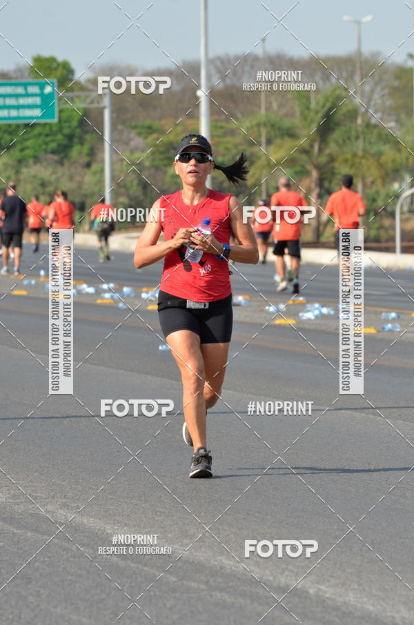 Buy your photos of the eventASICS Golden Run Braslia 2019 on Fotop