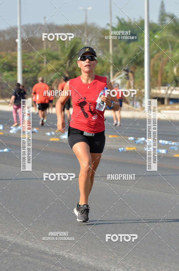 Buy your photos of the eventASICS Golden Run Braslia 2019 on Fotop