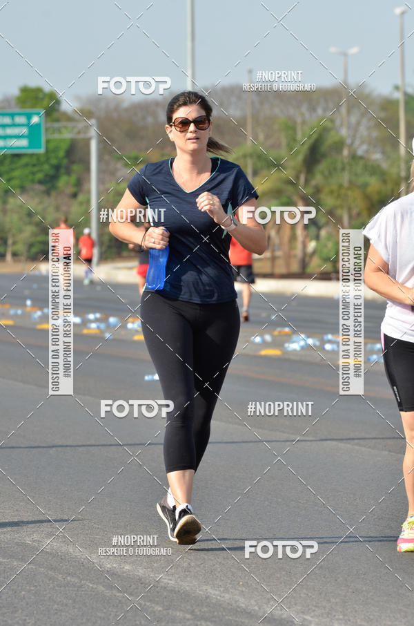 Buy your photos of the eventASICS Golden Run Braslia 2019 on Fotop