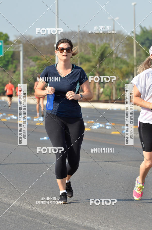 Buy your photos of the eventASICS Golden Run Braslia 2019 on Fotop