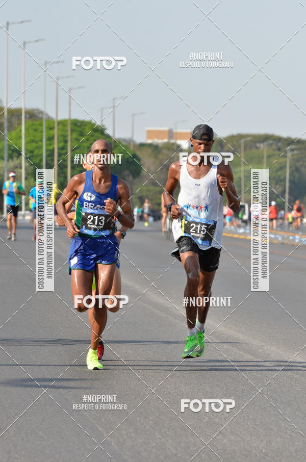 Buy your photos of the eventASICS Golden Run Braslia 2019 on Fotop
