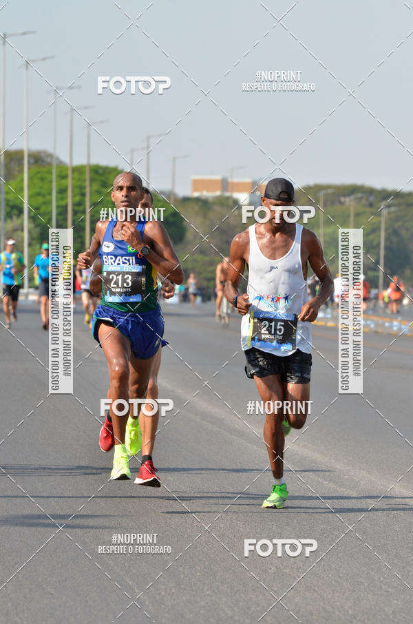 Buy your photos of the eventASICS Golden Run Braslia 2019 on Fotop