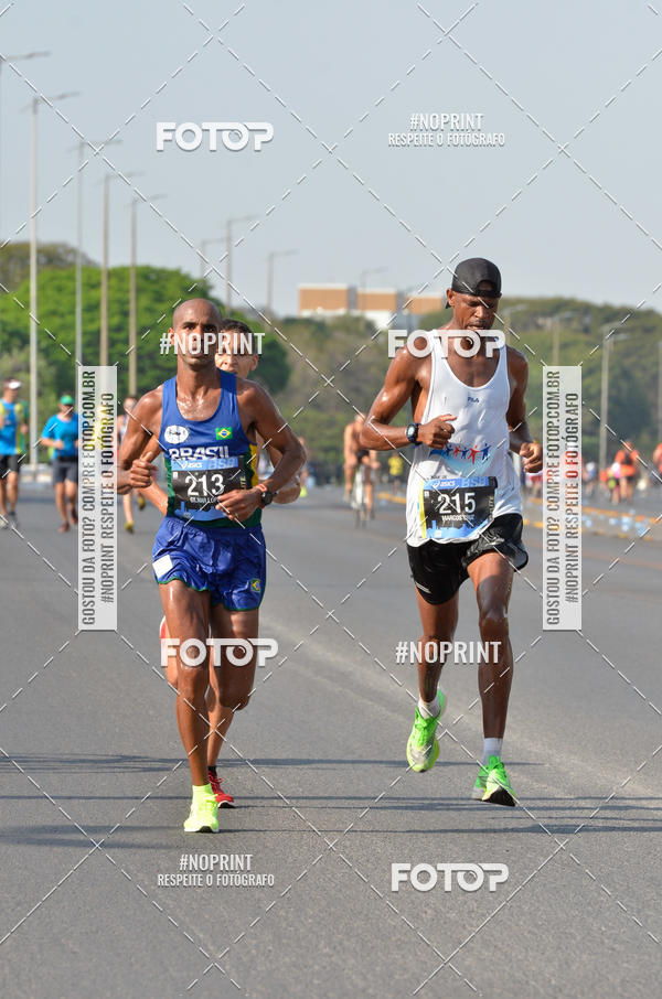 Buy your photos of the eventASICS Golden Run Braslia 2019 on Fotop