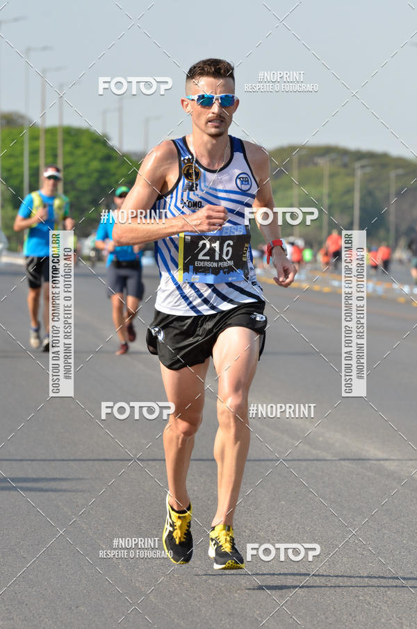Buy your photos of the eventASICS Golden Run Braslia 2019 on Fotop