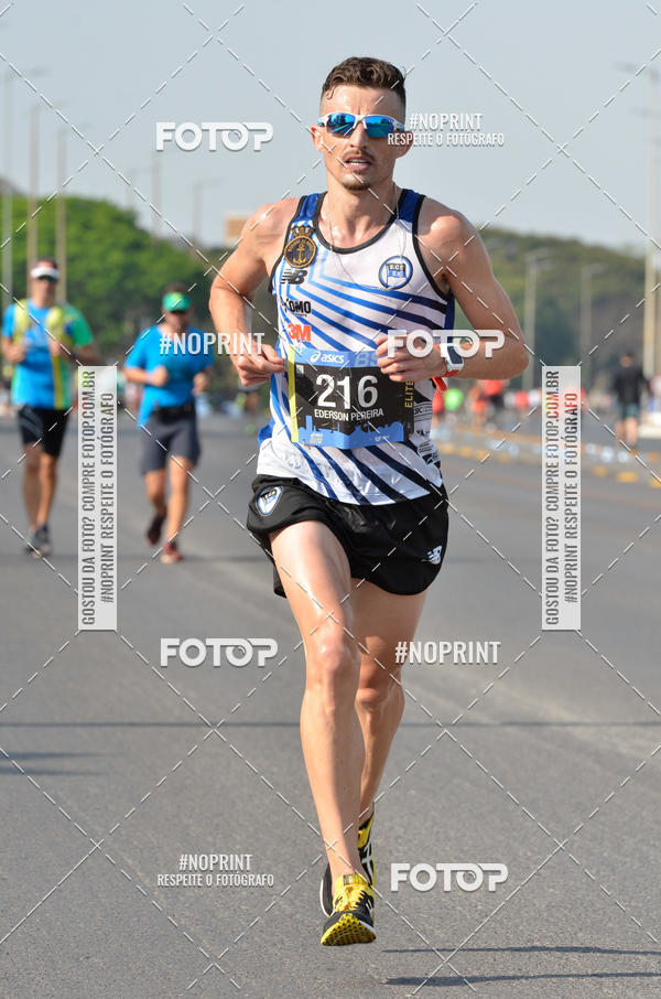 Buy your photos of the eventASICS Golden Run Braslia 2019 on Fotop