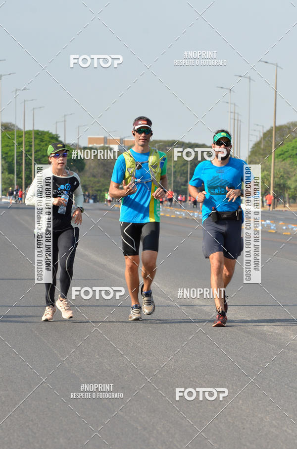 Buy your photos of the eventASICS Golden Run Braslia 2019 on Fotop