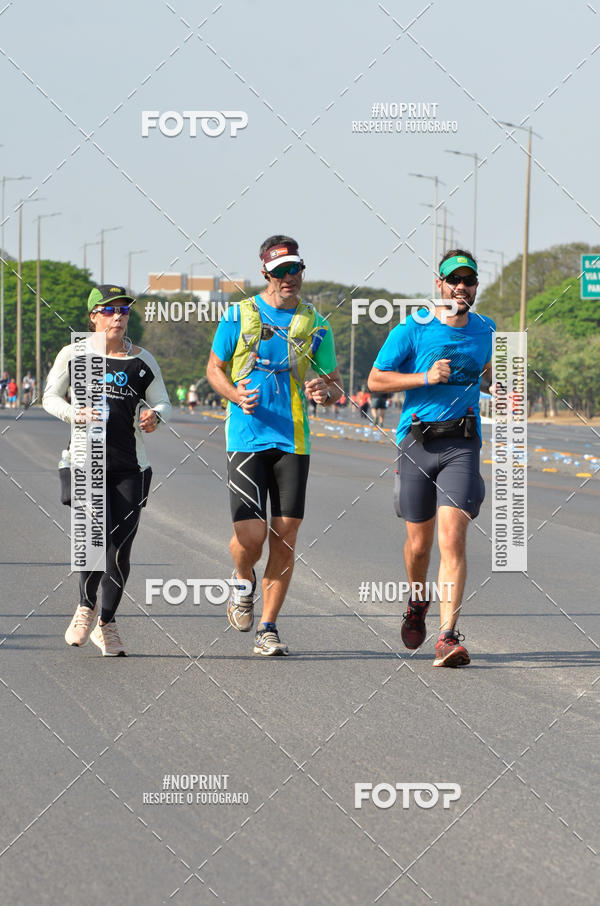 Buy your photos of the eventASICS Golden Run Braslia 2019 on Fotop