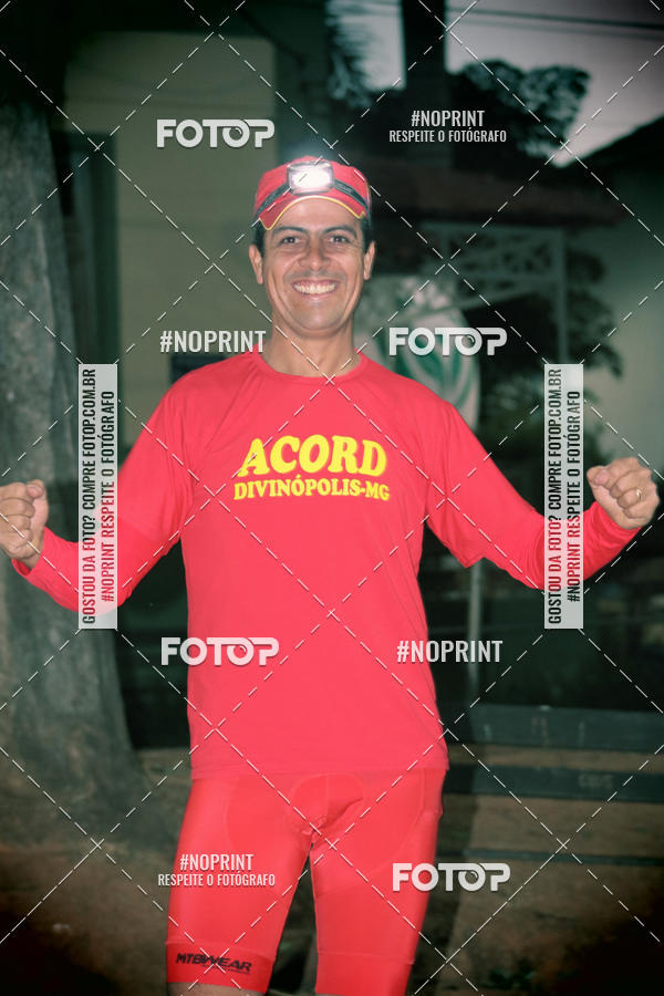 Buy your photos of the eventNight Run Carmo do Cajuru on Fotop