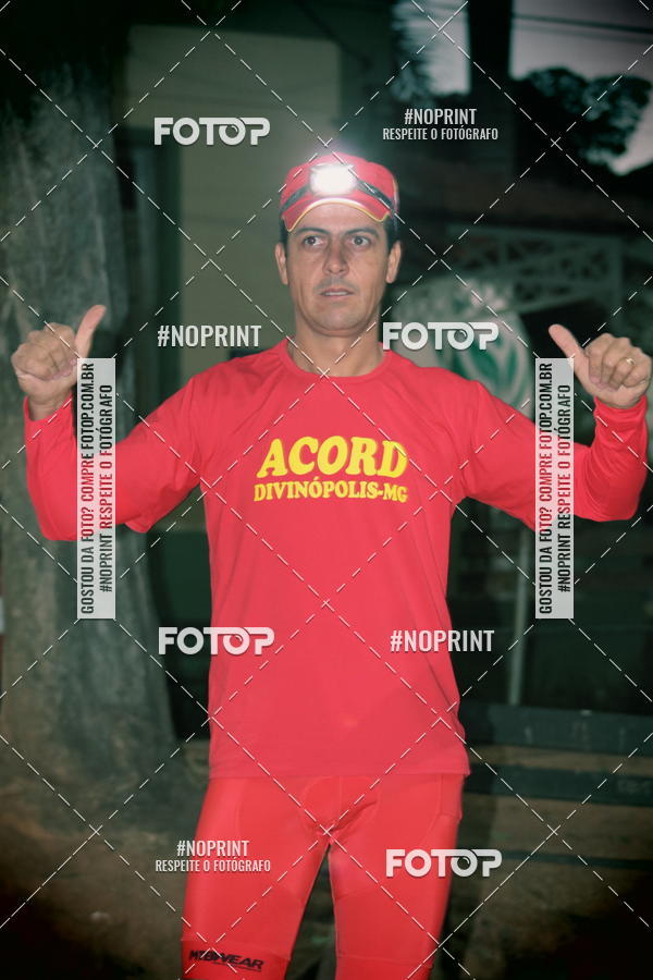 Buy your photos of the eventNight Run Carmo do Cajuru on Fotop