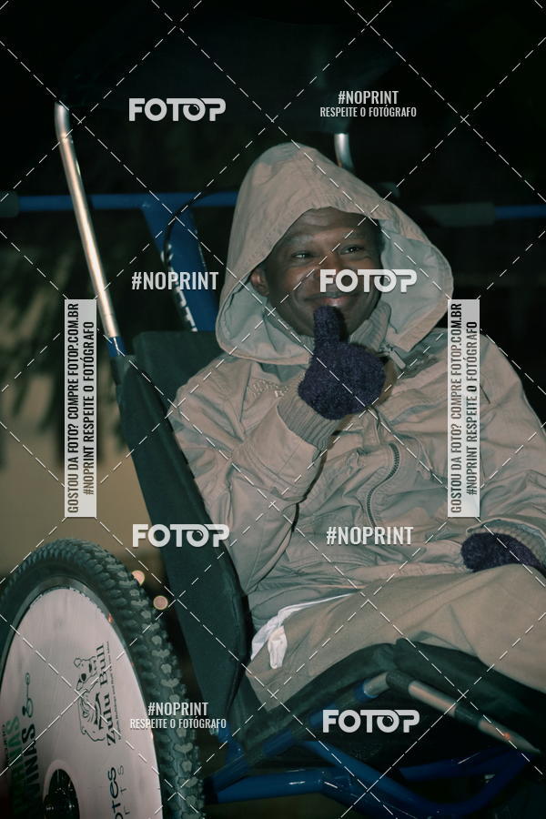 Buy your photos of the eventNight Run Carmo do Cajuru on Fotop