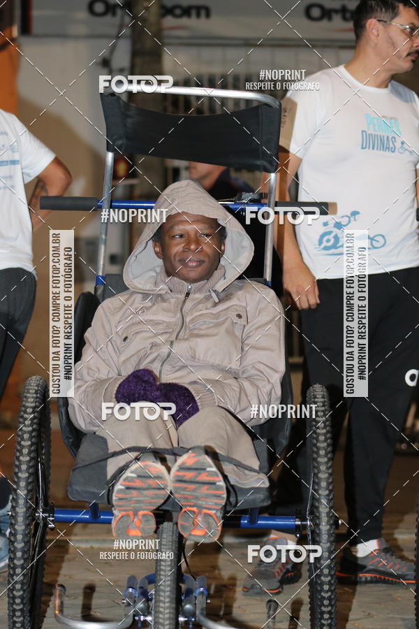 Buy your photos of the eventNight Run Carmo do Cajuru on Fotop