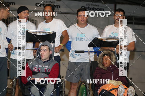 Buy your photos of the eventNight Run Carmo do Cajuru on Fotop