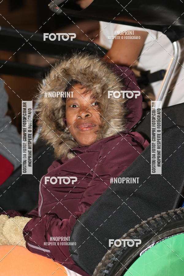 Buy your photos of the eventNight Run Carmo do Cajuru on Fotop