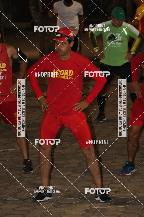 Buy your photos of the eventNight Run Carmo do Cajuru on Fotop