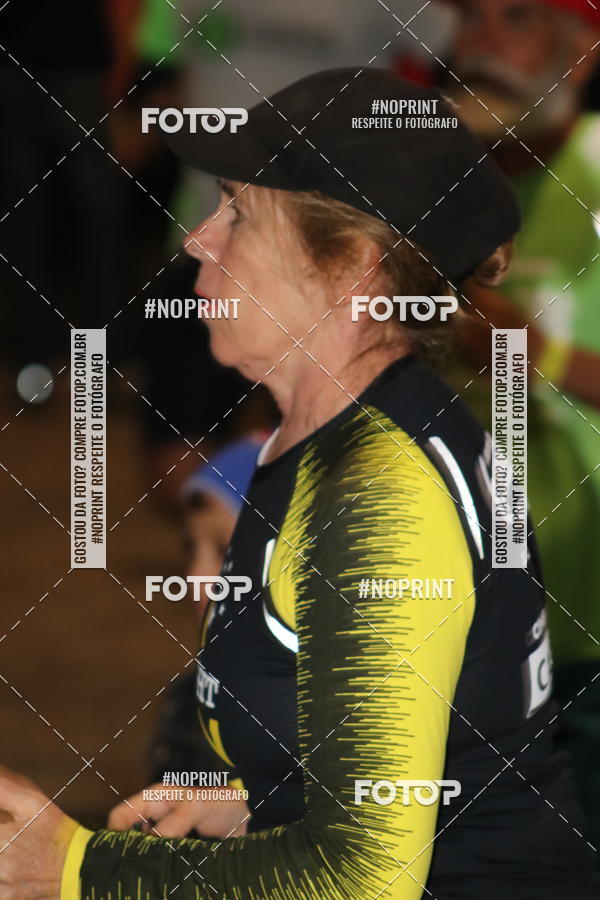 Buy your photos of the eventNight Run Carmo do Cajuru on Fotop