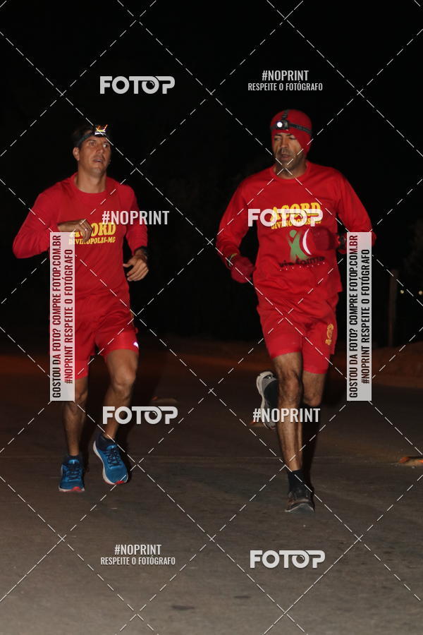 Buy your photos of the eventNight Run Carmo do Cajuru on Fotop