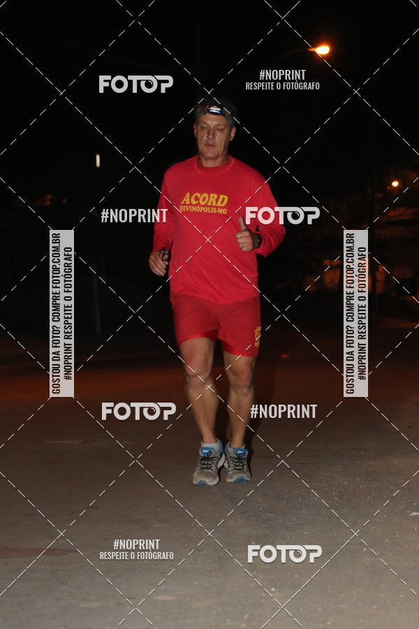 Buy your photos of the eventNight Run Carmo do Cajuru on Fotop