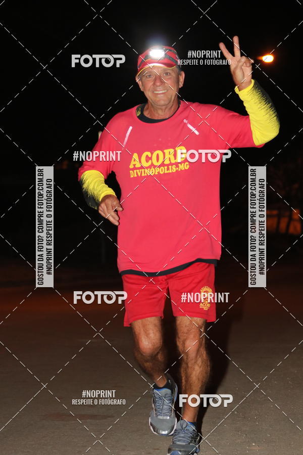 Buy your photos of the eventNight Run Carmo do Cajuru on Fotop