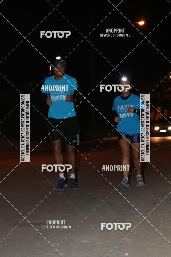 Buy your photos of the eventNight Run Carmo do Cajuru on Fotop