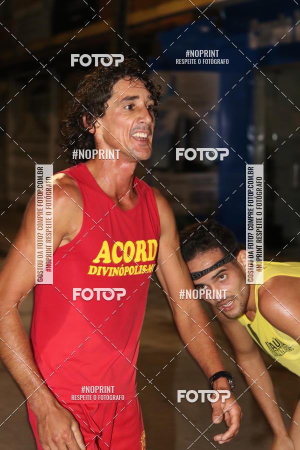 Buy your photos of the eventNight Run Carmo do Cajuru on Fotop