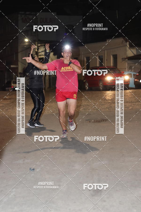 Buy your photos of the eventNight Run Carmo do Cajuru on Fotop