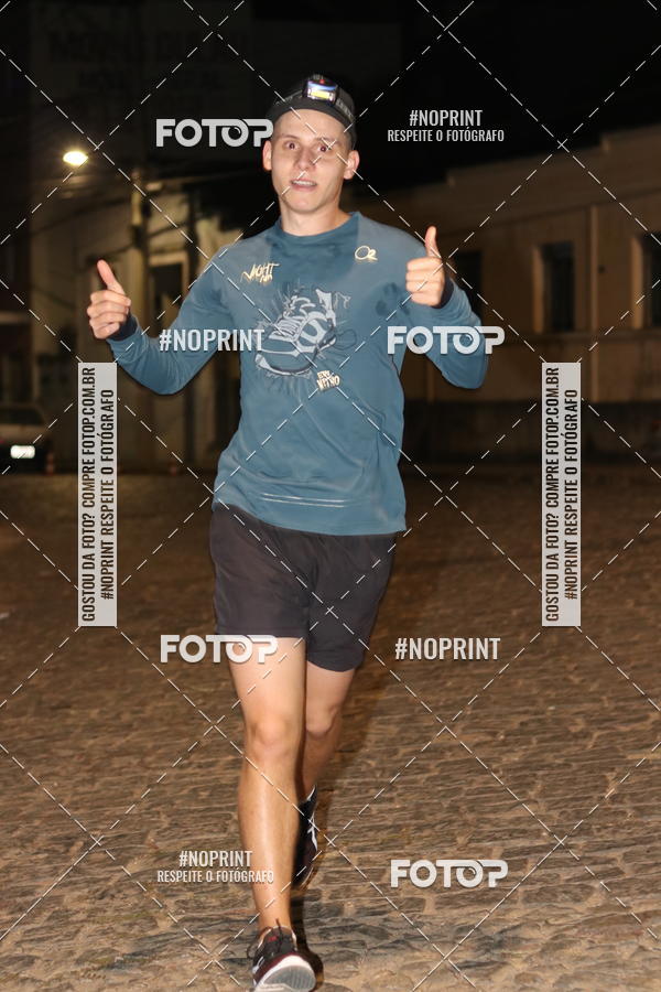 Buy your photos of the eventNight Run Carmo do Cajuru on Fotop