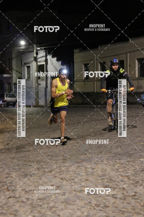 Buy your photos of the eventNight Run Carmo do Cajuru on Fotop