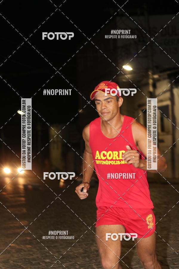 Buy your photos of the eventNight Run Carmo do Cajuru on Fotop