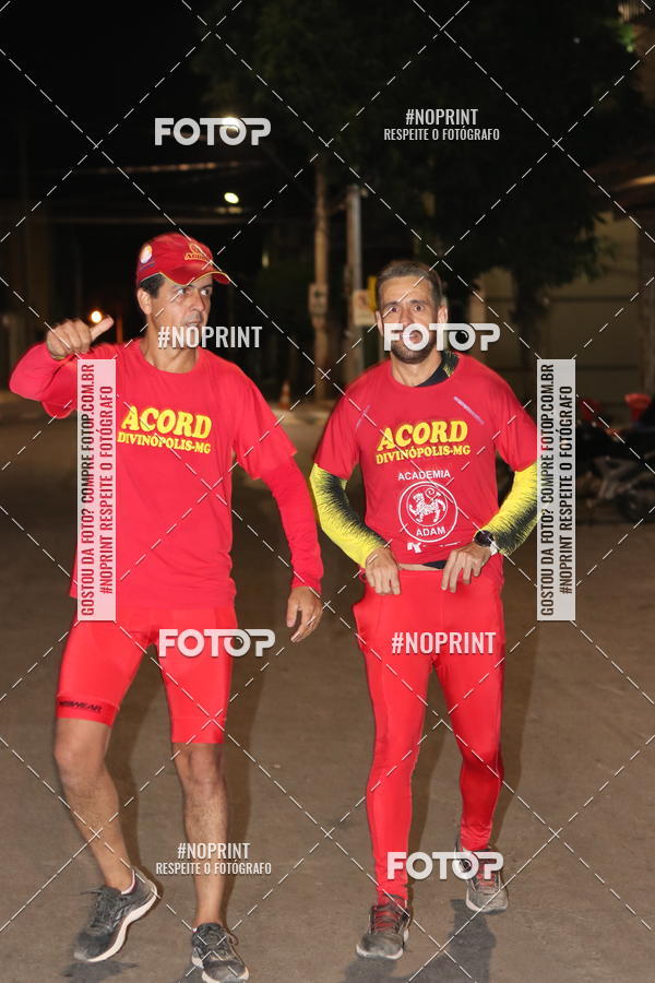 Buy your photos of the eventNight Run Carmo do Cajuru on Fotop