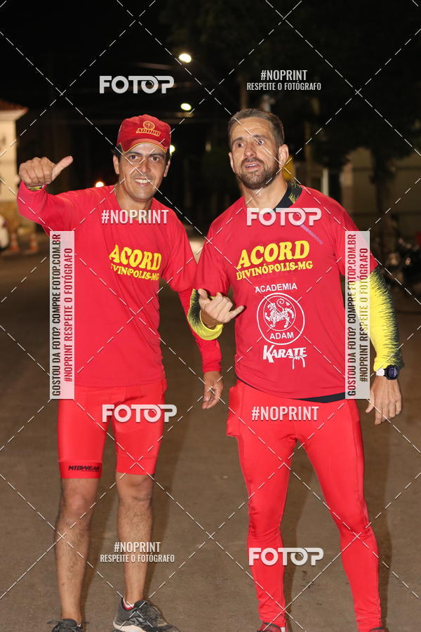 Buy your photos of the eventNight Run Carmo do Cajuru on Fotop