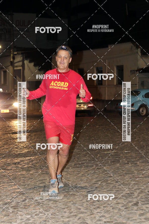 Buy your photos of the eventNight Run Carmo do Cajuru on Fotop