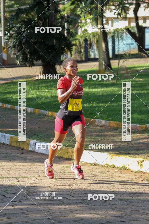 Buy your photos of the eventLight Run Avar on Fotop