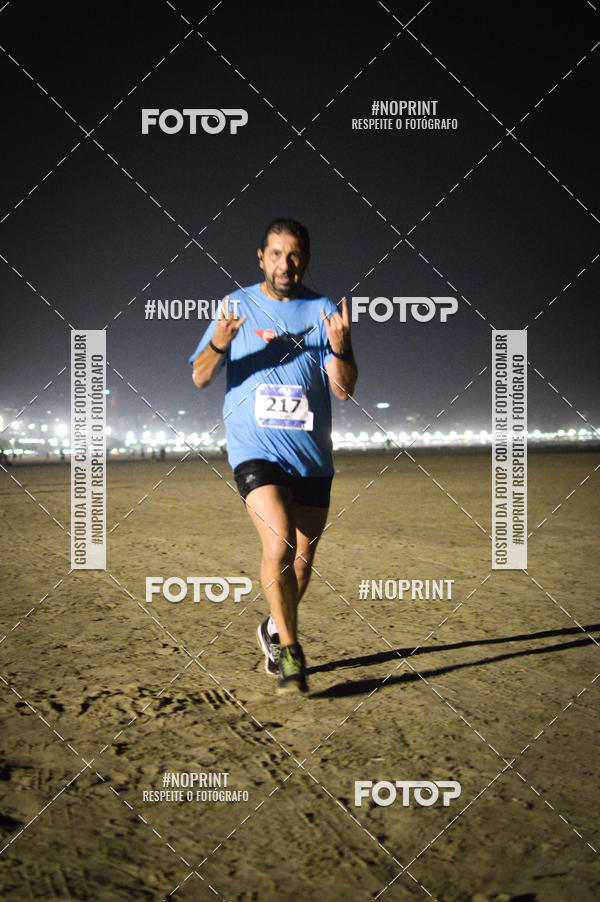 Buy your photos of the eventJovem Pan Night Run Santos on Fotop