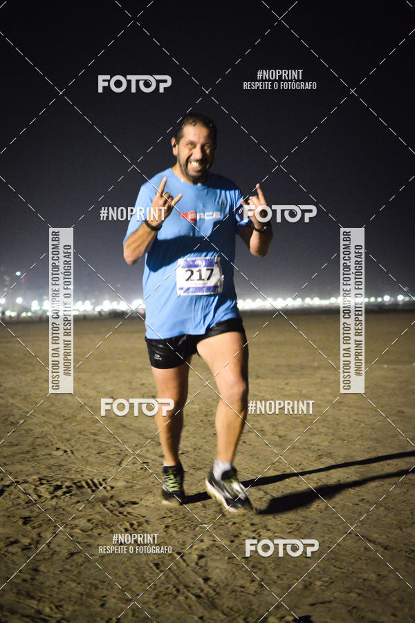Buy your photos of the eventJovem Pan Night Run Santos on Fotop