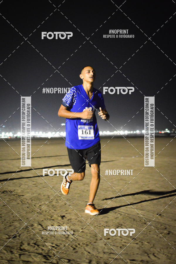 Buy your photos of the eventJovem Pan Night Run Santos on Fotop