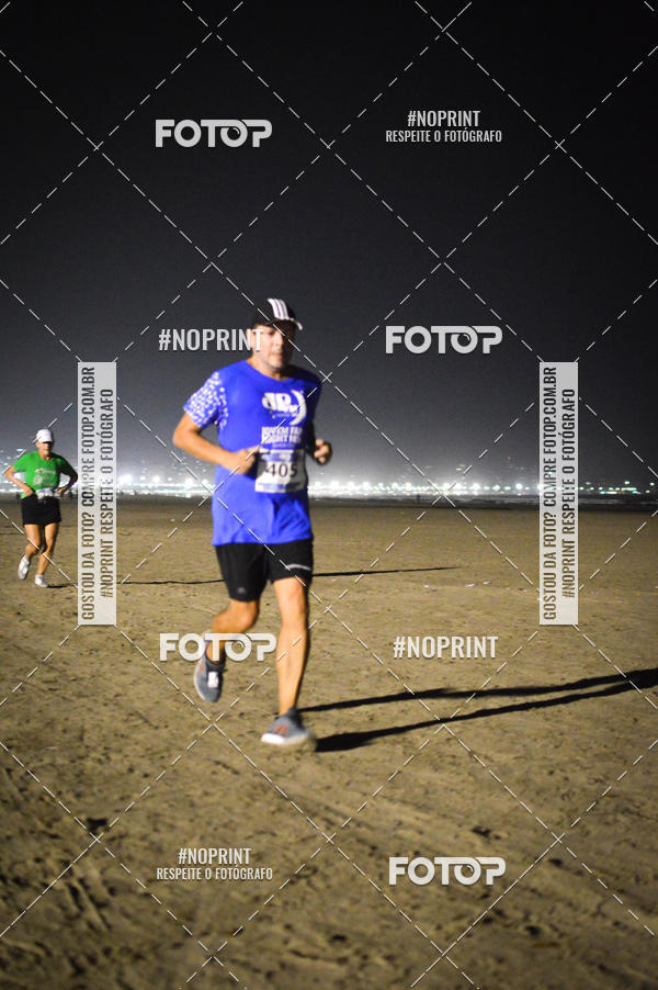 Buy your photos of the eventJovem Pan Night Run Santos on Fotop