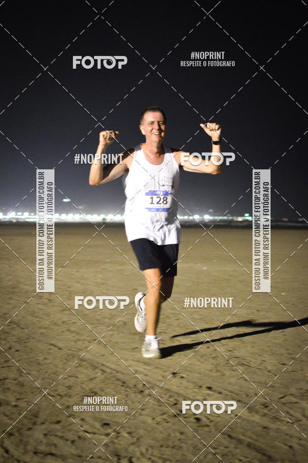 Buy your photos of the eventJovem Pan Night Run Santos on Fotop